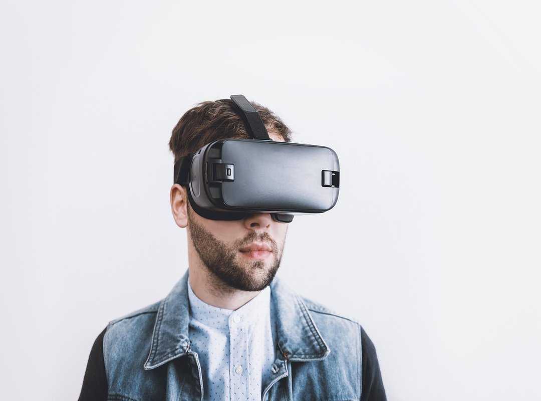 must-have tech gadgets men