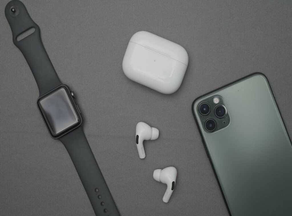 must-have tech gadgets men